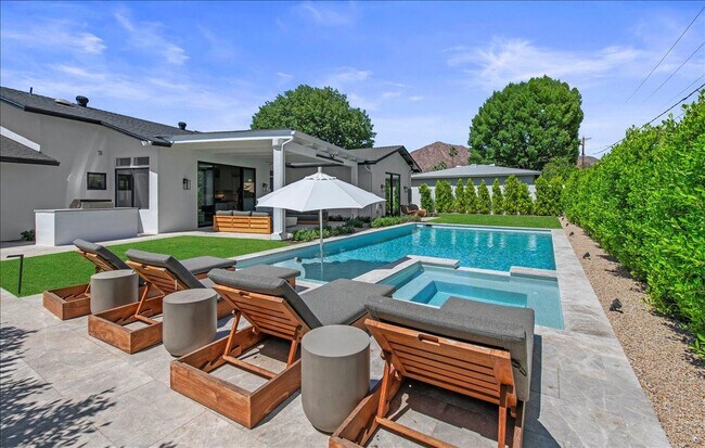 Building Photo - 3631 N 54th Ct