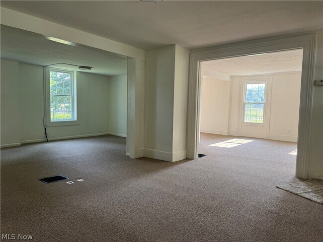 Building Photo - 5192 Darrow Rd