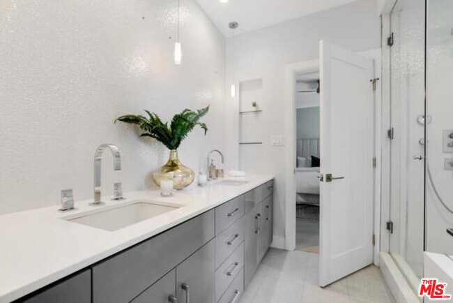 Building Photo - 1068 Casiano Rd