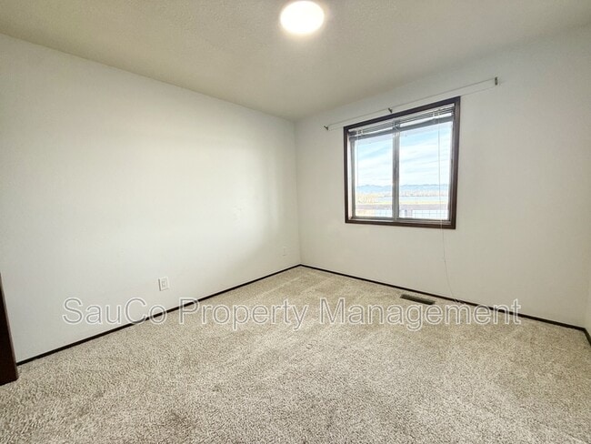 Building Photo - 344 S 2nd St