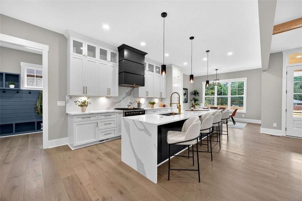 Building Photo - 6651 Malvin Dr