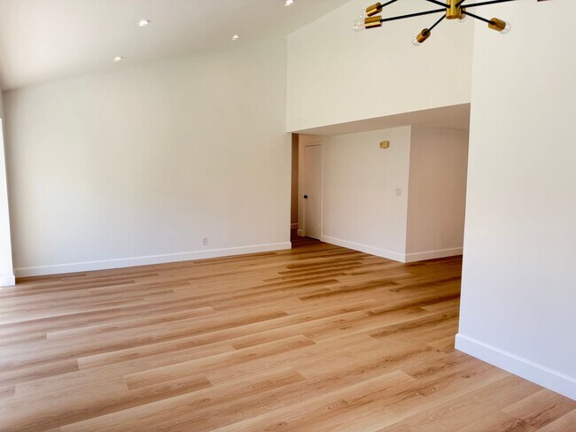 Building Photo - 9887 Broadmoor Dr