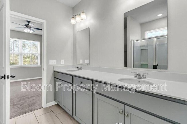 Building Photo - 640 Chigwell Springs Ln