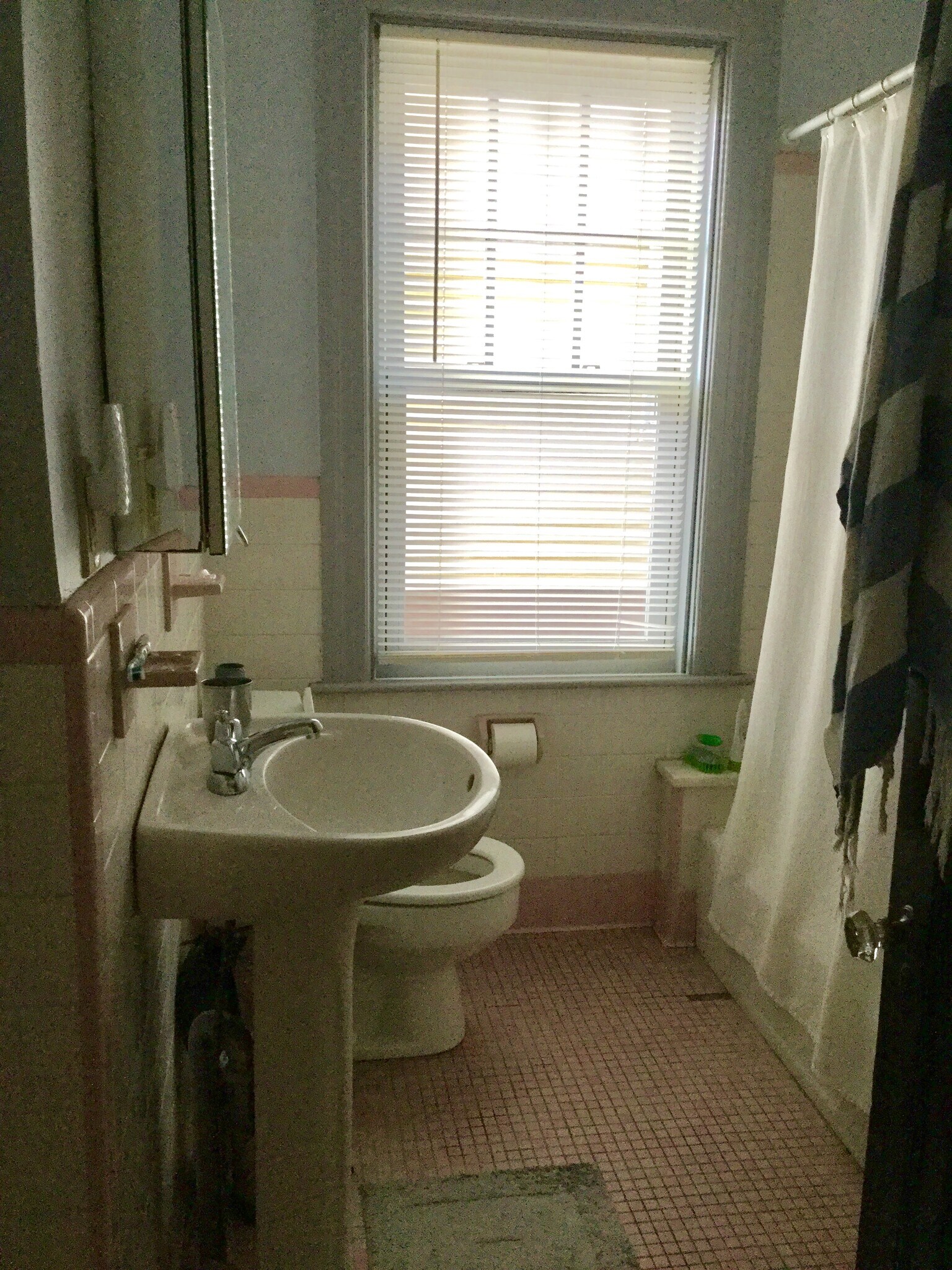 Building Photo - 889 Hope St