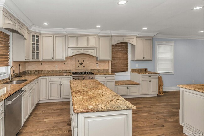 Building Photo - 180 Kensington Rd