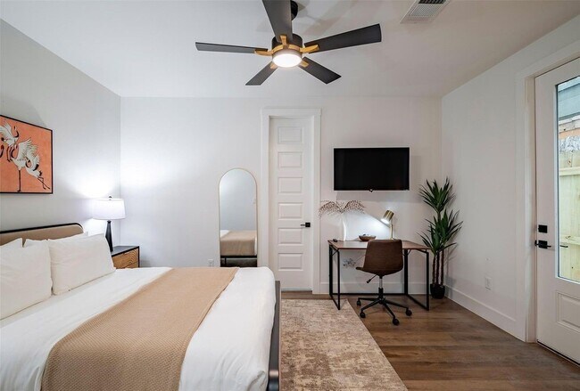 Building Photo - 1305 E 27th St