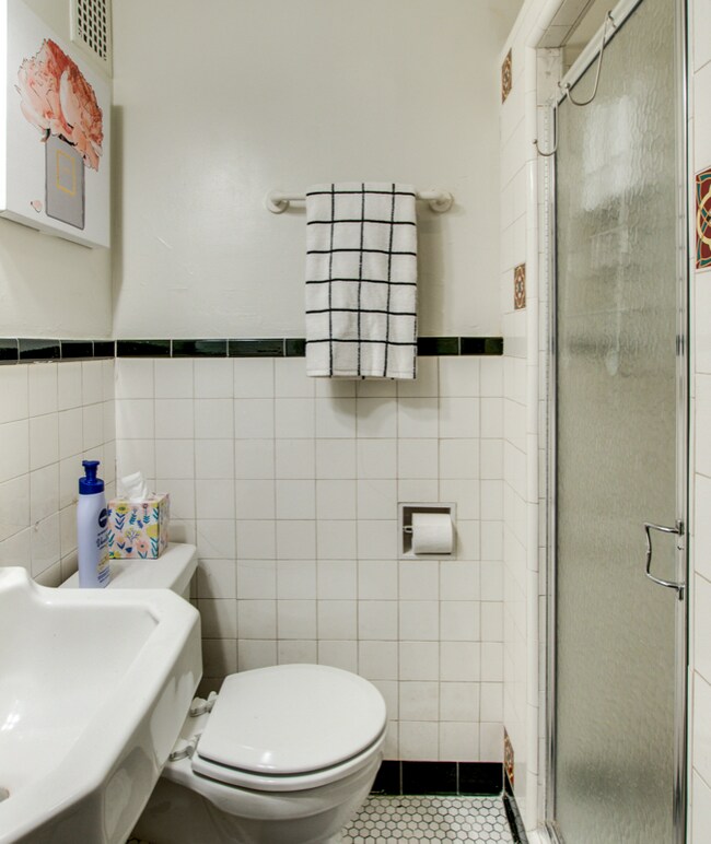 Building Photo - 131 S 39th St