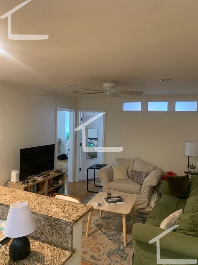 Building Photo - SAint Paul St near BU,  Nice 3 bed Super c...