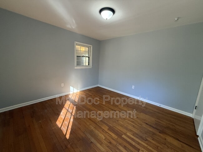 Building Photo - 727 Chalklevel Rd