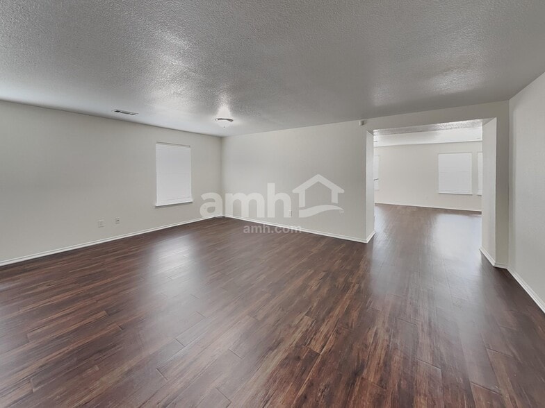 Building Photo - 14117 Cochise Dr