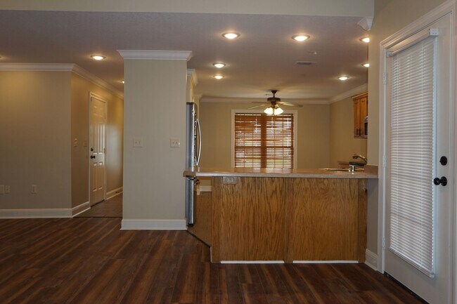 Building Photo - 4 Bed 2 Bath two car garage  Home