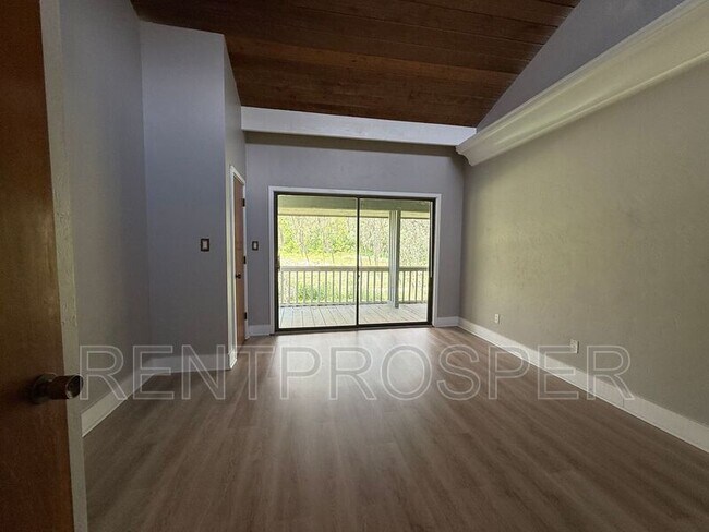 Building Photo - 5006 Sherwood Ln