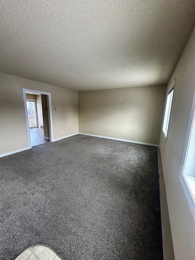 Building Photo - 4 Bedroom Condo near campus