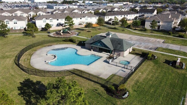 Building Photo - 11427 Champions Green Dr