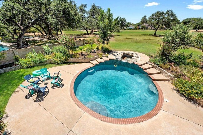 Building Photo - 1207 Lakeway Dr