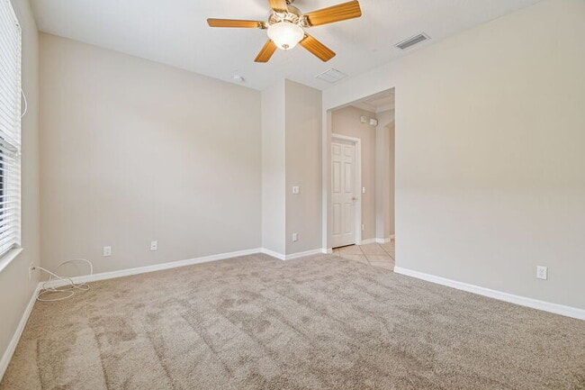 Building Photo - 127 Silver Falls Dr