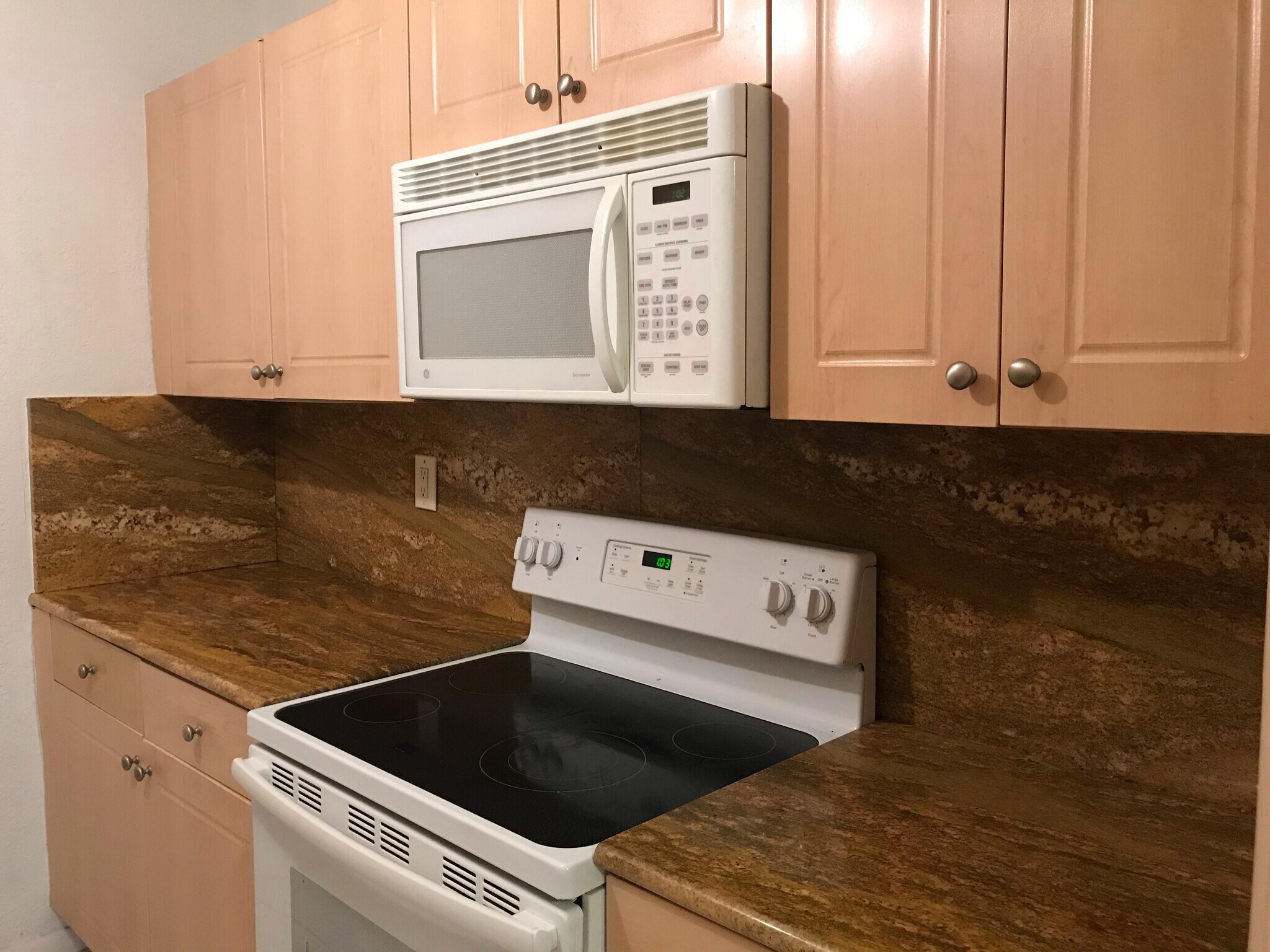 Building Photo - 760 SE 2nd Ave