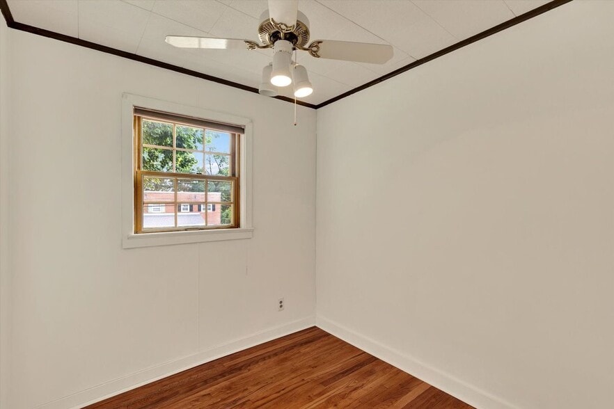 Building Photo - 729 Skyline Dr