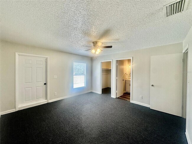 Building Photo - 5850 Cypress Gardens Blvd