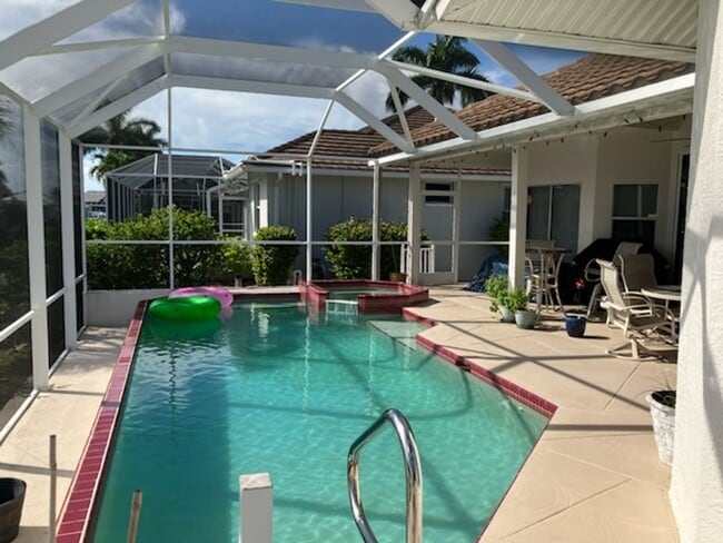 Building Photo - Home