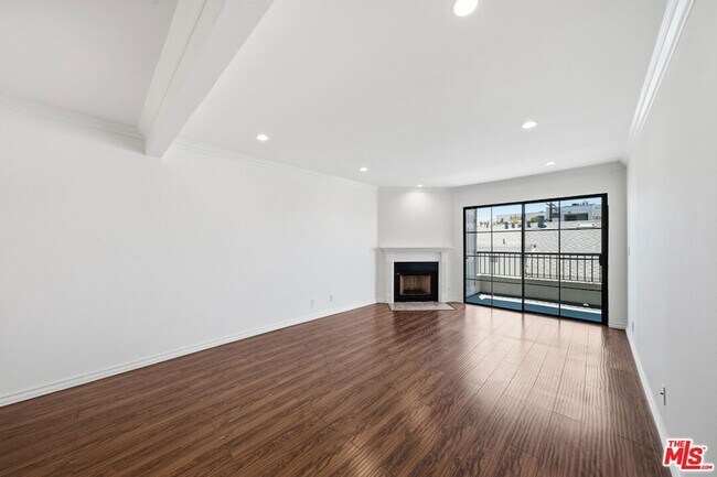 Building Photo - 909 Croft Ave