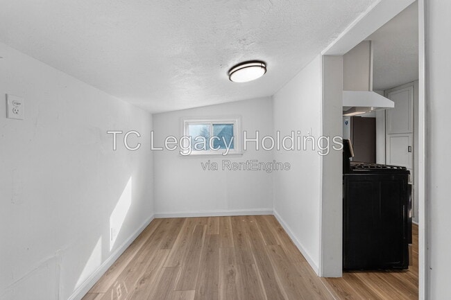 Building Photo - 138 Austin Ave