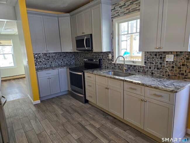 Building Photo - 126 Sherman Ave