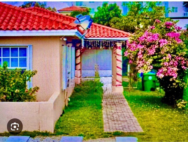 Building Photo - 3019 SW 23rd St