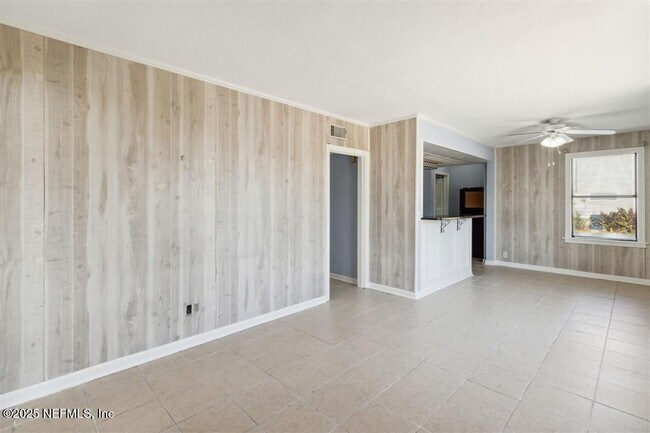 Building Photo - 2337 S Fletcher Ave