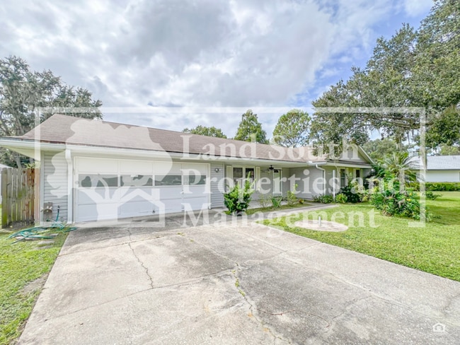 Building Photo - 2926 Forestgreen Dr S