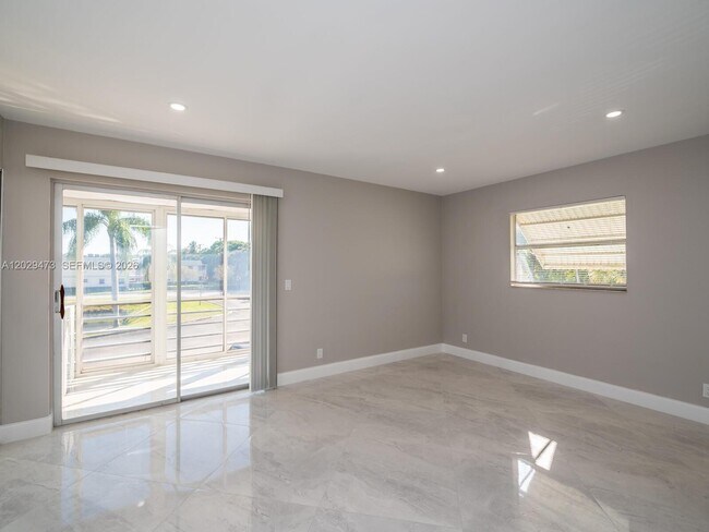 Building Photo - 718 Brittany Park
