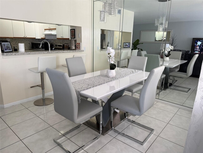 Building Photo - 12500 SW 5th Ct