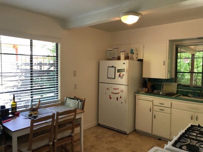 Building Photo - 2 bedroom in Central Davis available for J...