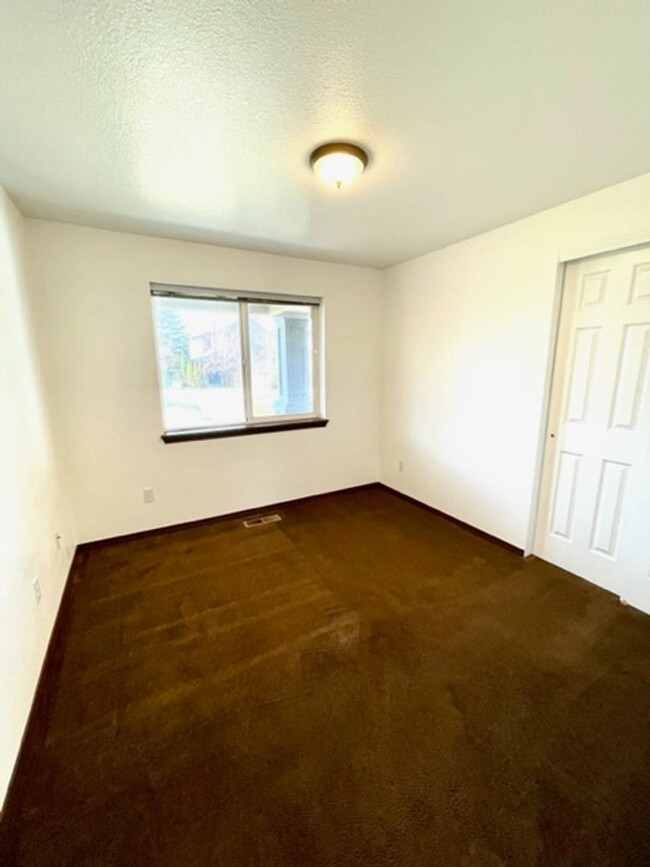 Building Photo - Single level 3 bedroom home near the Old M...