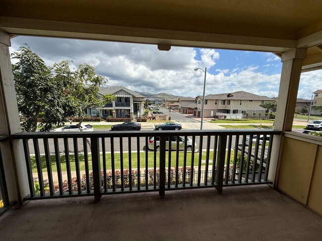 Building Photo - Olino at Mehana 3 bed 2.5 bath townhome av...