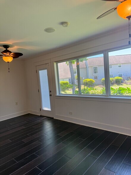 Building Photo - 538 Country Greens Dr