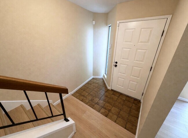 Building Photo - 1662 Parkside Dr