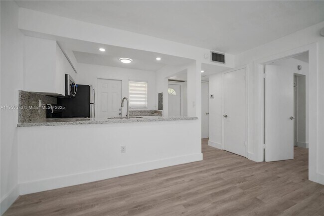 Building Photo - 2800 NE 203rd St