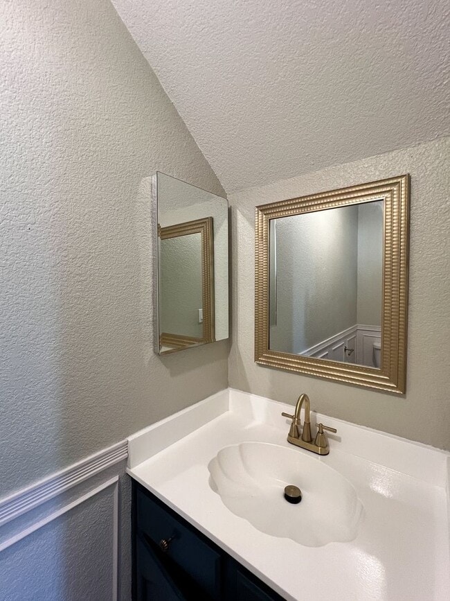 Building Photo - Updated Four Bedroom Home in the Heart of Napa