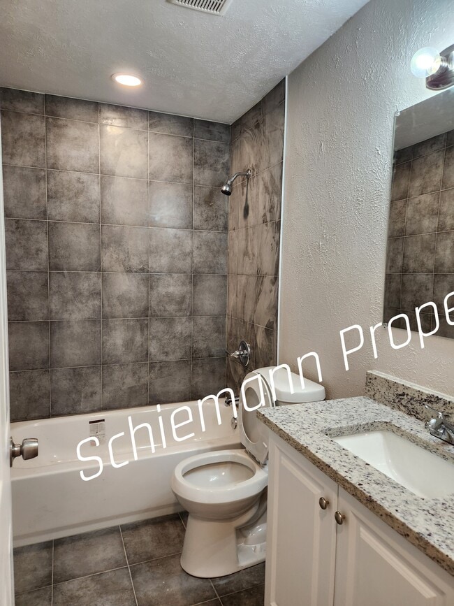 Building Photo - 202 N Getzendaner St