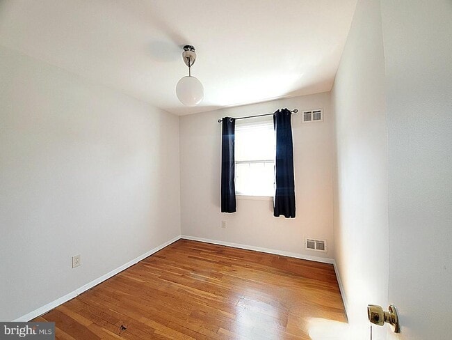 Building Photo - 702 W Edmonston Dr