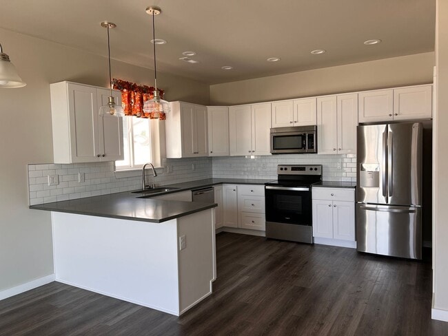 Building Photo - New Construction Home in Park Orchard Neighborhood!