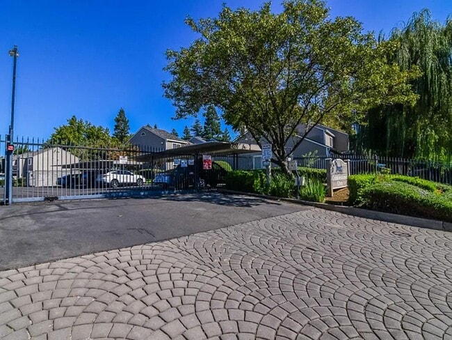 Building Photo - Move-In Ready 1-Bedroom Condo Cobblestone Glen SEE VIDEO