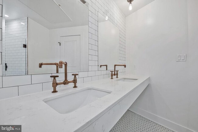 Building Photo - 1402 H St NE