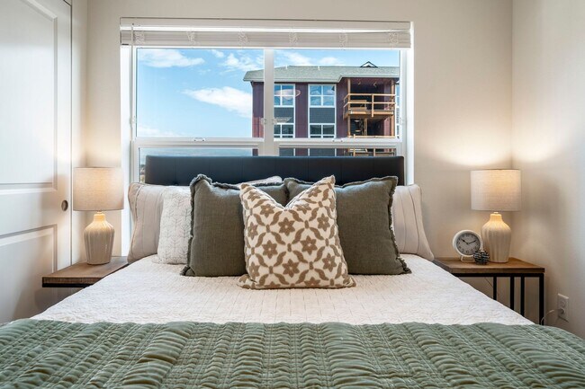 Building Photo - Spring Into Savings: $500 Rent Credit & $5...