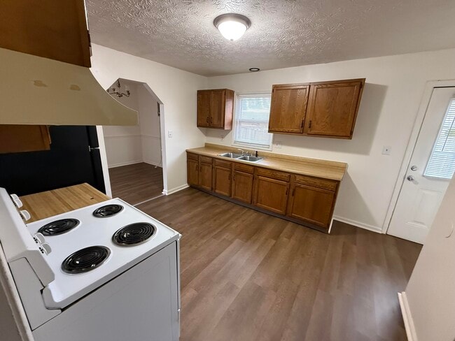 Building Photo - 341 Garden Park Dr