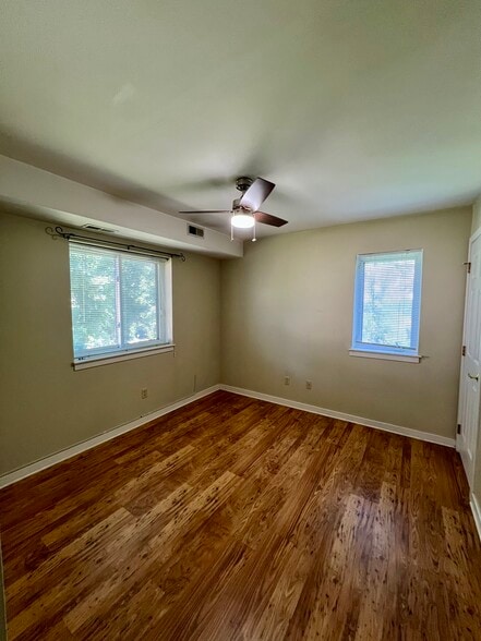 Building Photo - 4306 Eastview Ln