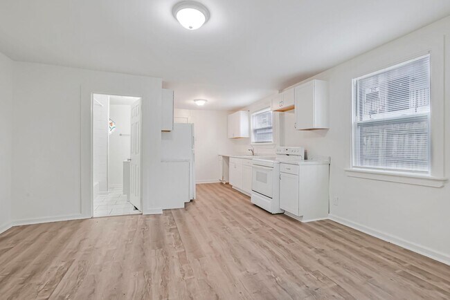 Building Photo - 1997-1999 W Broad St