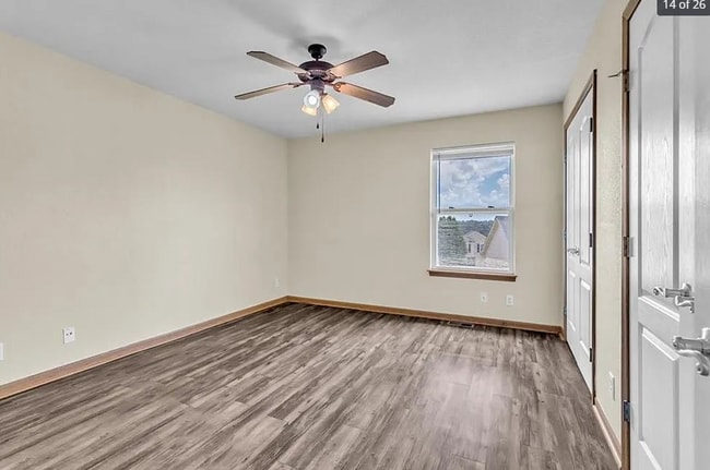 Building Photo - Town House