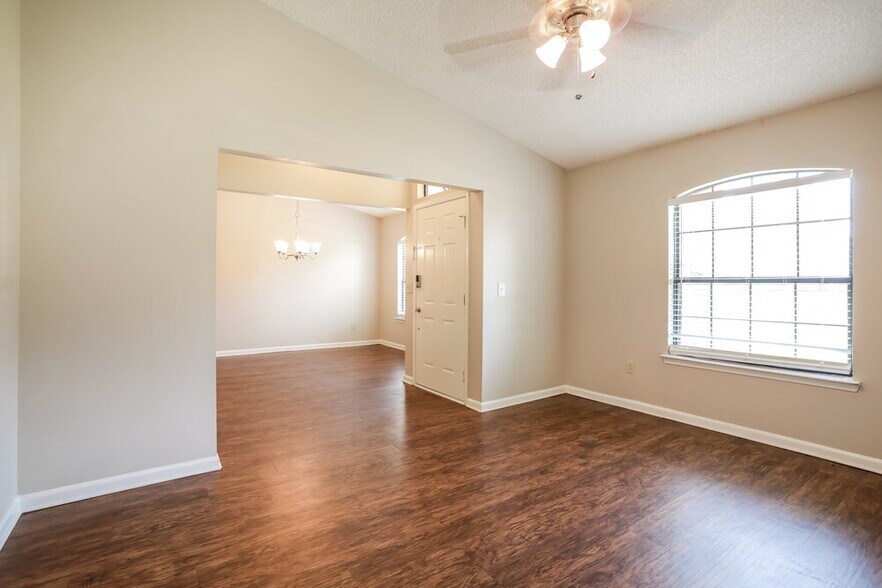 Building Photo - 3413 Deerfield Pointe Dr